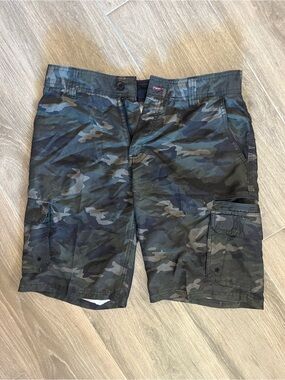 burnside Men's Camo Cargo Shorts - Black & Green